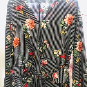 Black/white pin-stripe fitted floral top